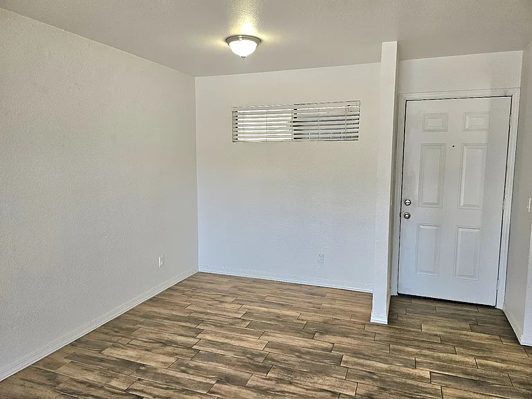 4313 N 19th Ave #203 — Photo 13