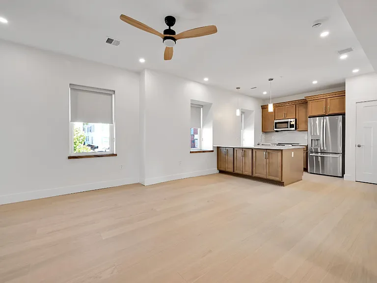 132 E Market St #204 — Photo 1