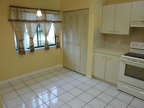 3rd image of 6076 Strawberry Lakes Cir