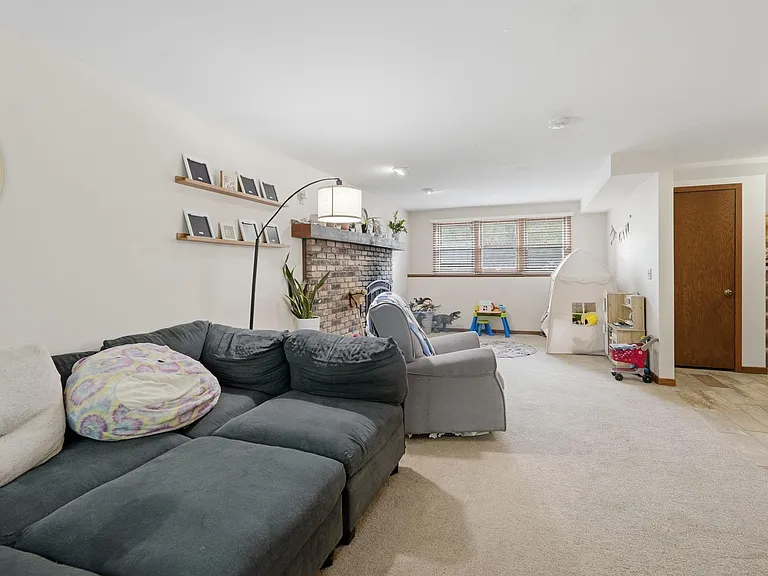 3308 Roosevelt Ct NE — Photo 16