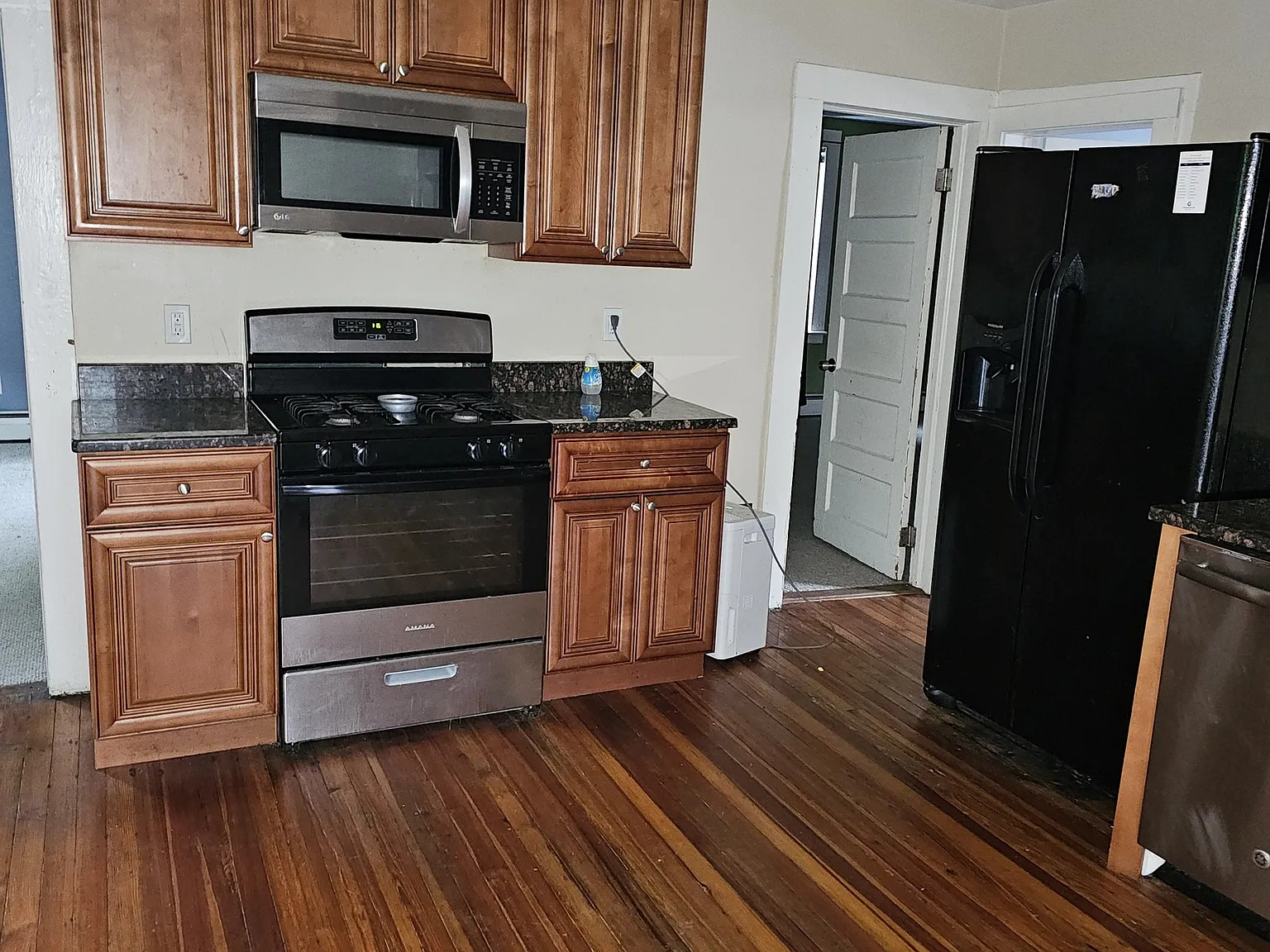 2 bed, 1.0 bath, 900 sqft, $1,500 — Photo 2