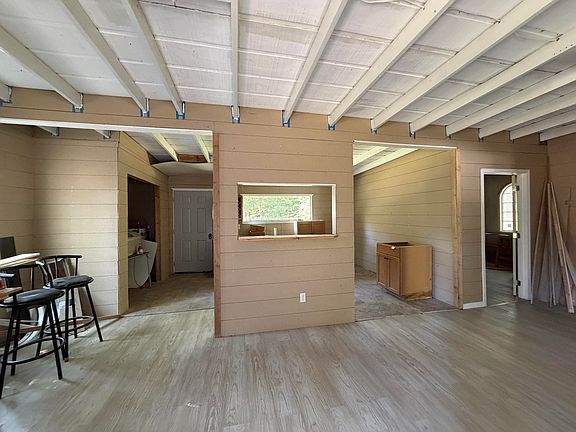 5th image of 147 Sibyl Ln