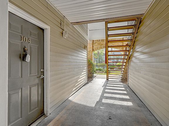 3rd image of 188 Midland Pkwy APT 104