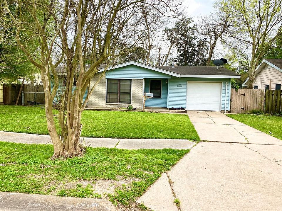 1st image of 3306 Longwood Dr