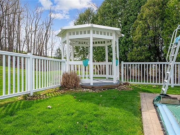 5th image of 114 Adella Ct