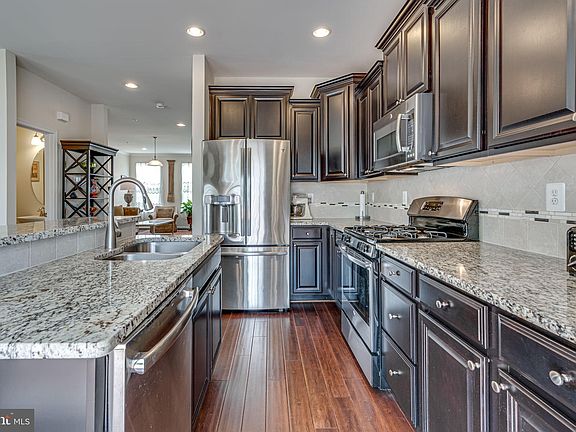 3rd image of 11391 Sandhurst Pl
