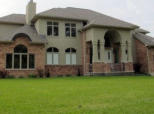 9 Roundstone Ln, Barrington, IL 60010