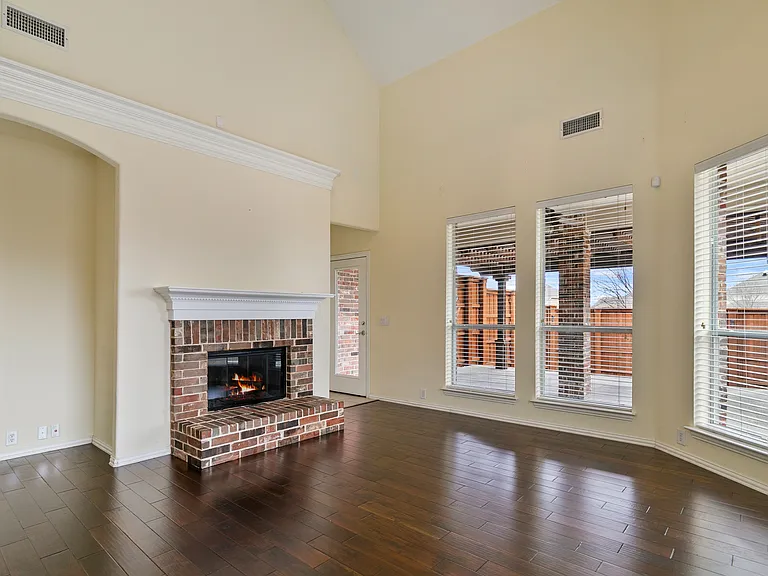 5128 Oceana Dr — Photo 17