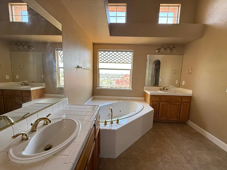 7208 Queen Isabella Ct — Photo 19