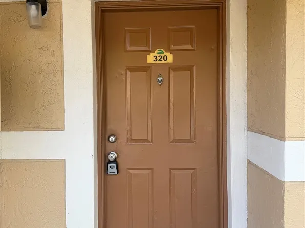 320 E Palm Circle #320, Pembroke Pines, FL 33025