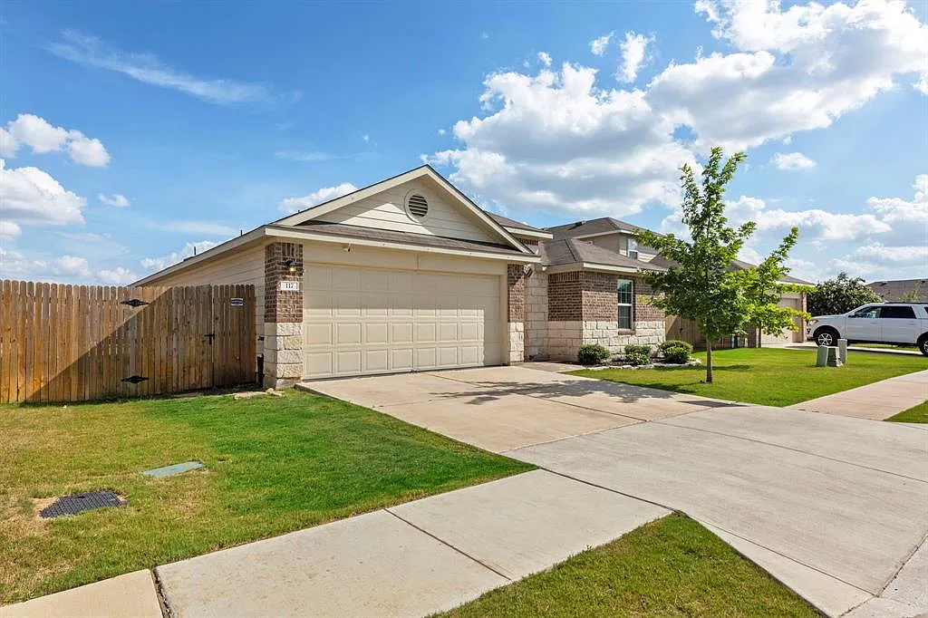 4 bed, 2118 sqft, $2,095 — Photo 3