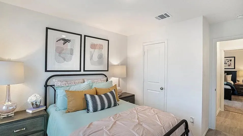 4 bed, 2.0 bath, 1600 sqft, $1,899 — Photo 4