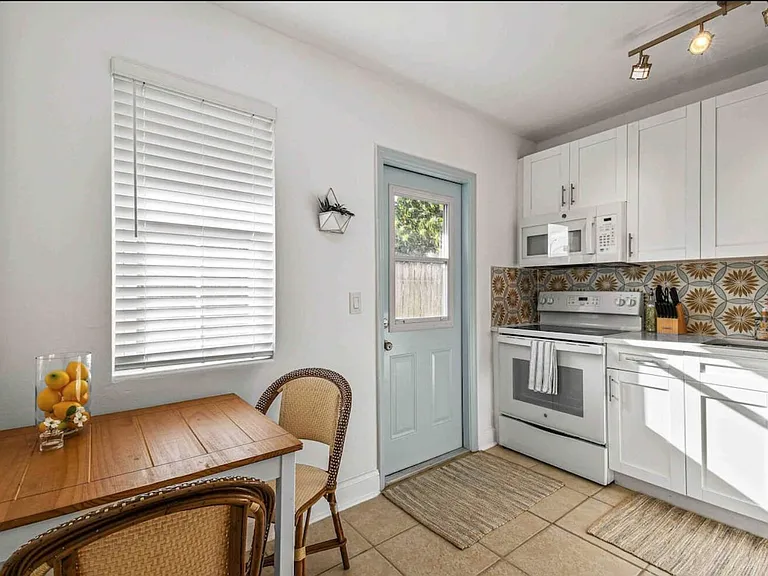 427 Conniston Rd #B — Photo 3