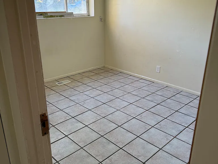 1216 W Pacific Ave — Photo 12