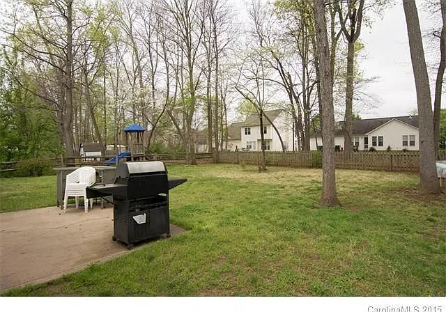 3 bed, 1350 sqft, $2,050 — Photo 4
