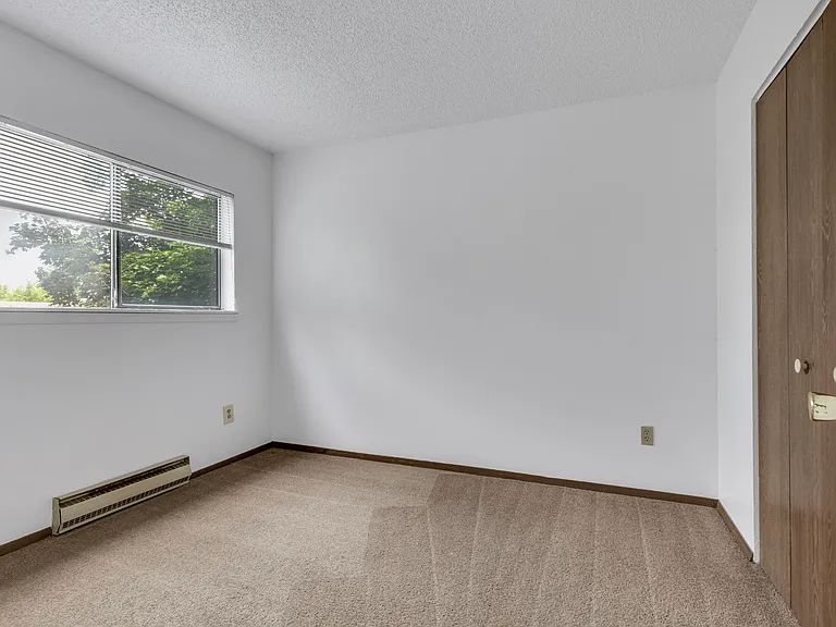 South Street Apartments — Photo 14