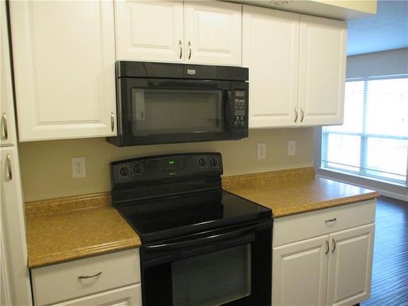 4th image of 555 Northridge Dr