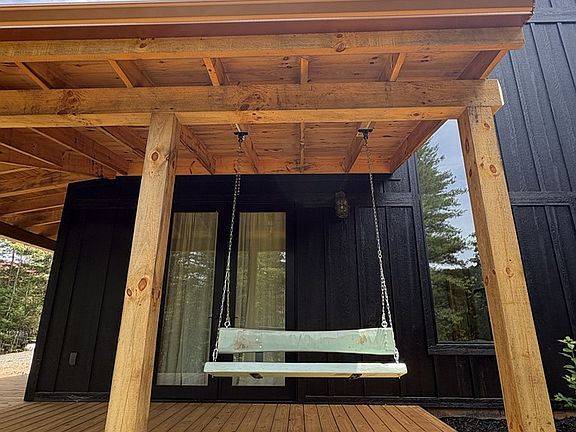 3rd image of 40 Whispering Ln