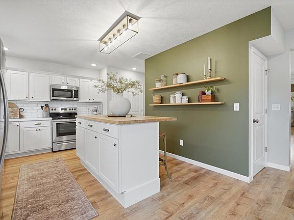 3rd image of 609 E Olive St