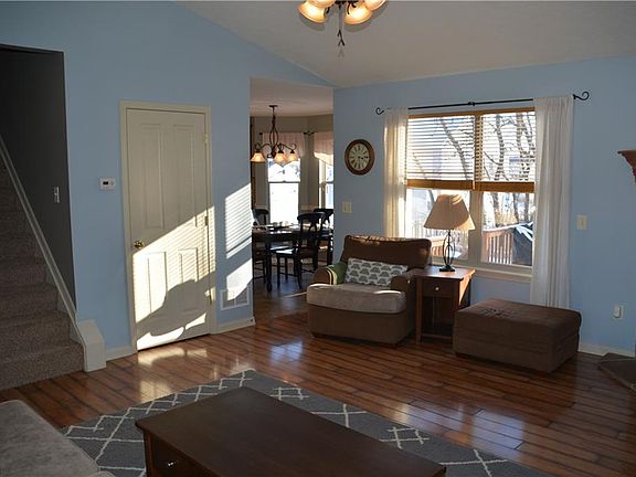 4th image of 155 Hillside Dr