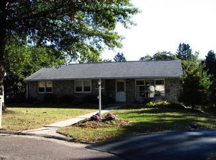 947 W Valley Rd, Pottstown, PA 19464