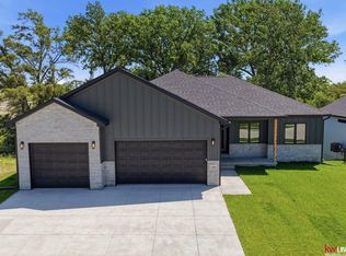 1044 Tuscan Trl, Hickman, NE 68372
