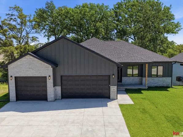 1044 Tuscan Trl, Hickman, NE 68372