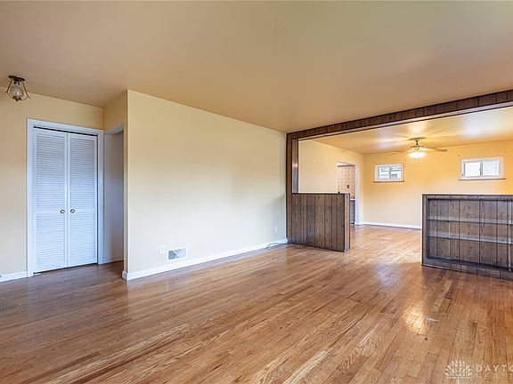 4th image of 19 Desales Ave