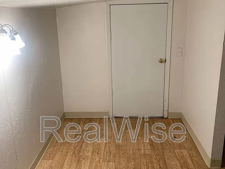 940 SE North St — Photo 15