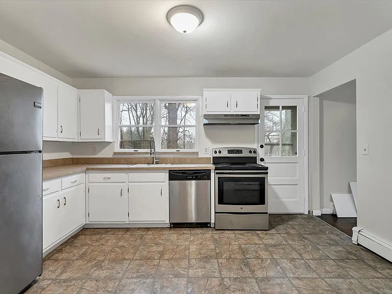 19 Grand Ave — Photo 14