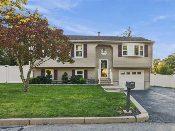 17 Brook St, West Warwick, RI 02893