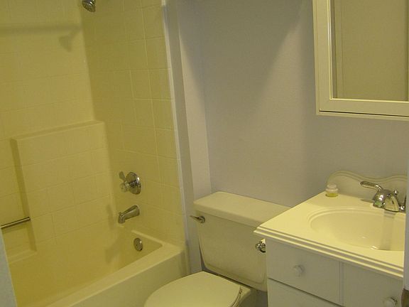 3rd image of 2649 Twain Dr APT 8