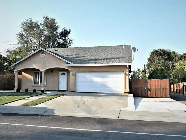 7533 Sycamore Dr — Photo 1