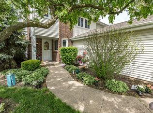 5S032 Saint Andrews Ct, Naperville, IL 60563