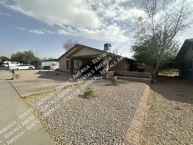 771 E Laredo St — Photo 2