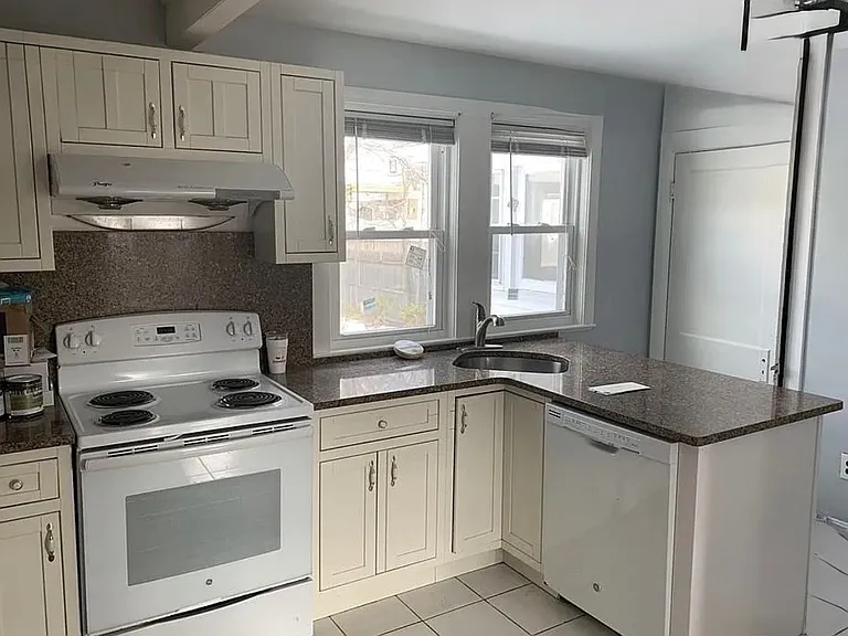 1168 N Main St — Photo 2