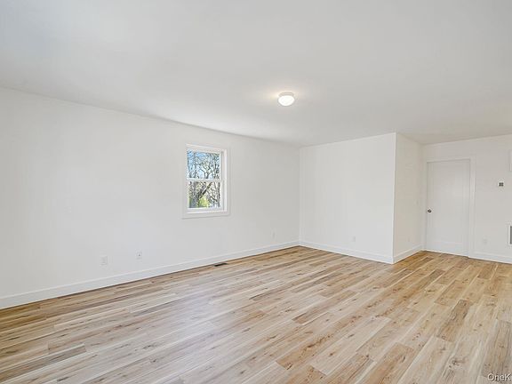5th image of 2939 N Wading River Road