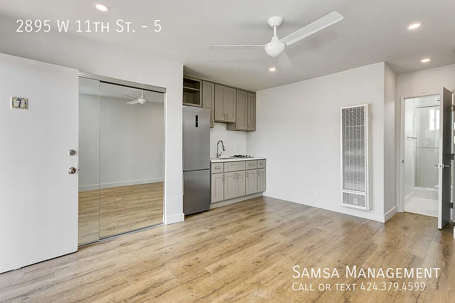 Cozy 1bd/1ba with Parking in Koreatown! (2895-5) — Photo 2