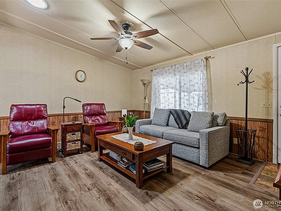 5th image of 24222 54th Avenue W #17