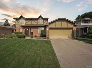 6900 Woonsocket St, Canton, MI 48187