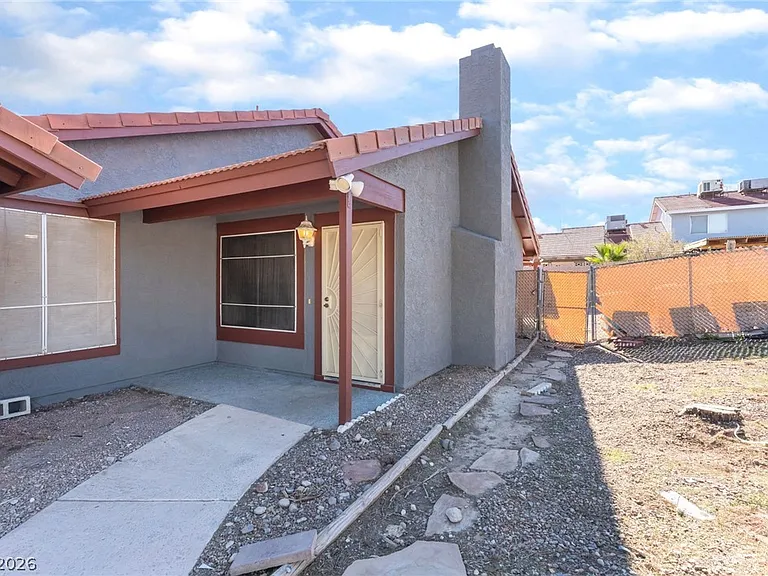 8813 Pavia Dr — Photo 4
