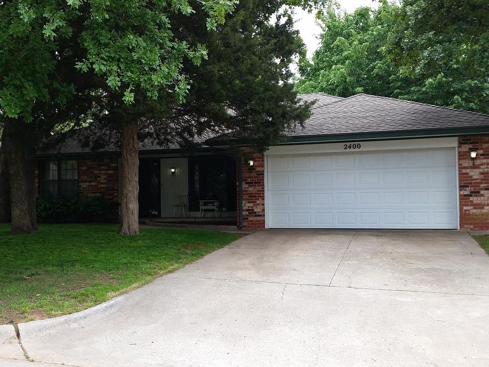 Front view with 2-car garage