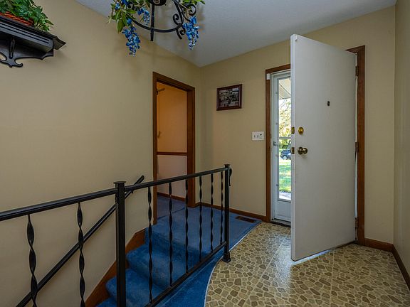 4th image of 2440 Lora Dr