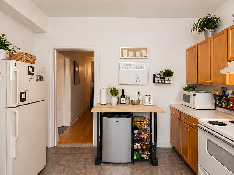10 Davis Ave #C — Photo 8