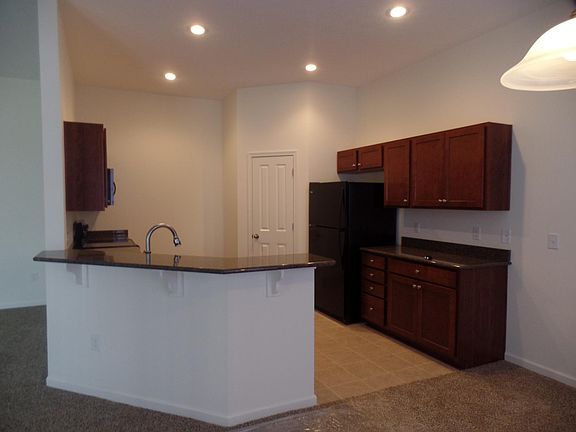 3rd image of 781 Redwood Ln