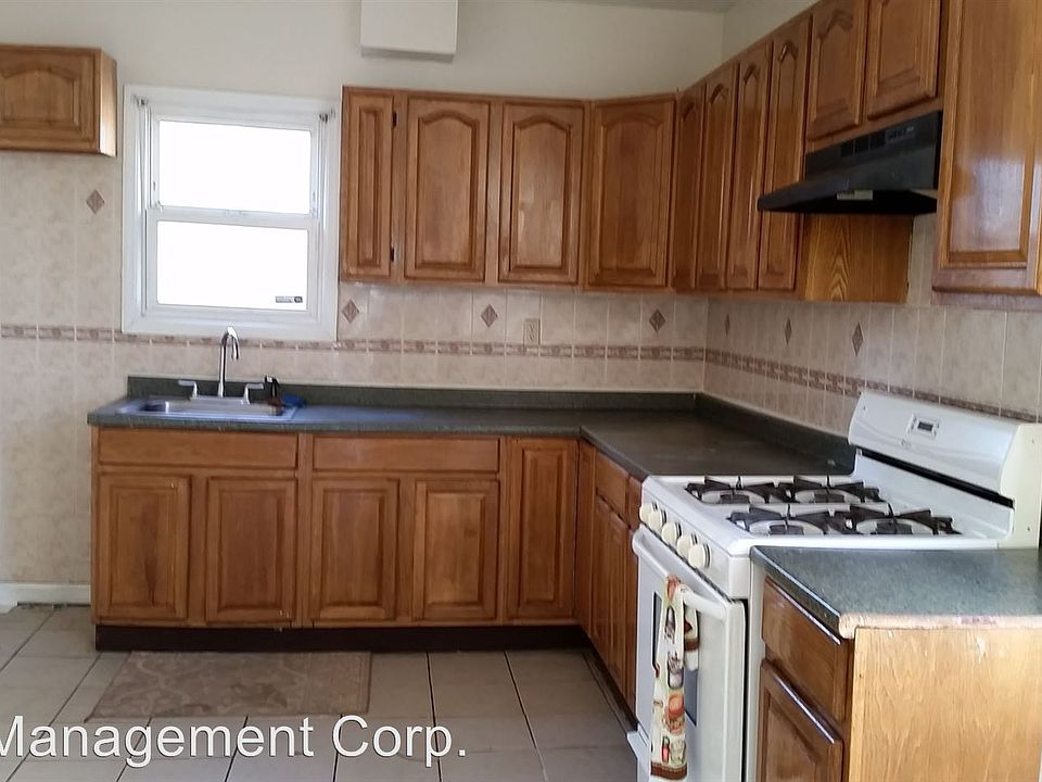 1st image of 529 N Grove St