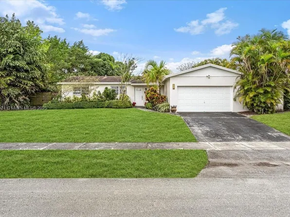 9350 SW 77th St, Miami, FL 33173