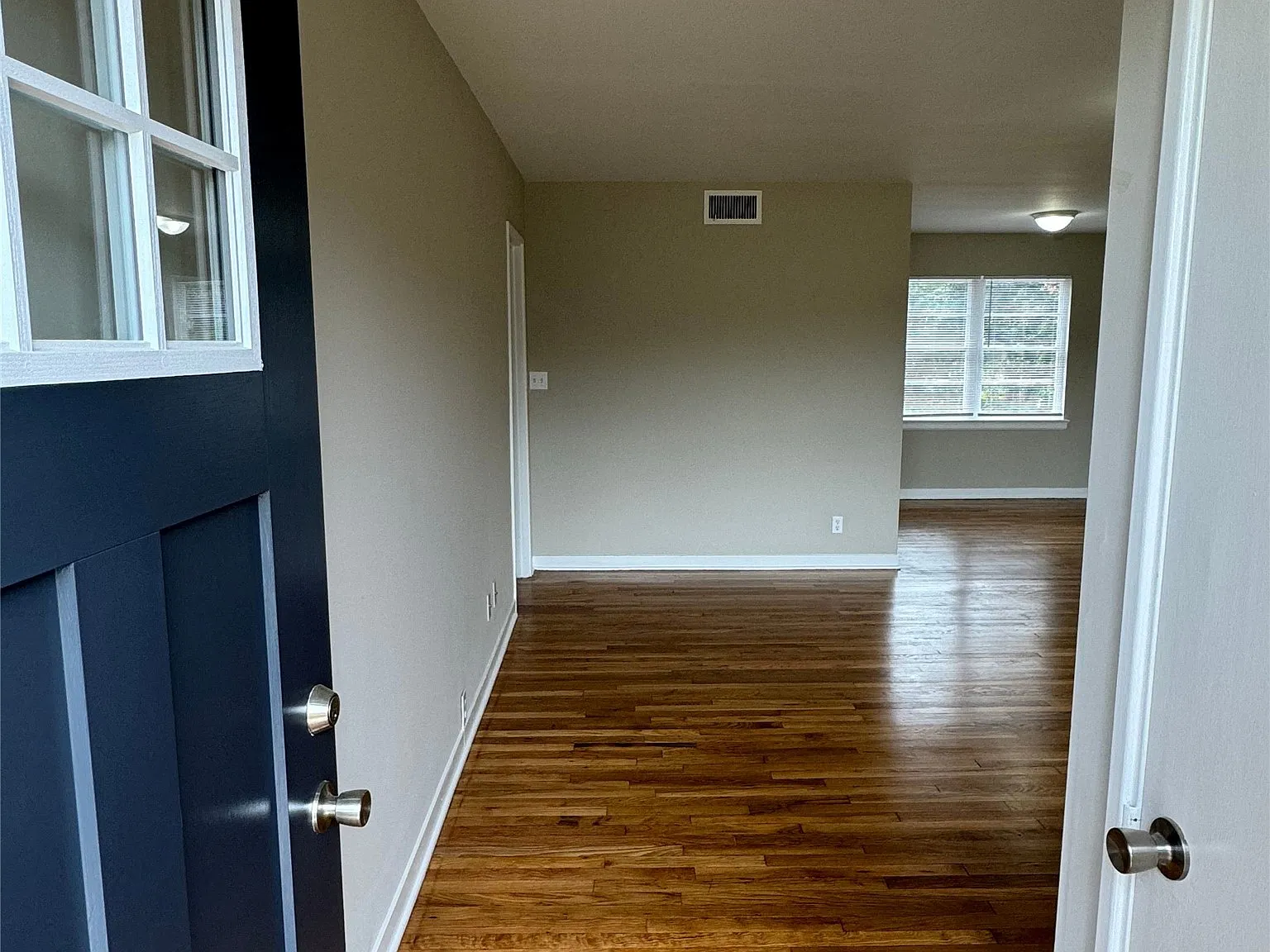 3 bed, 1.0 bath, 1232 sqft, $1,135 — Photo 4
