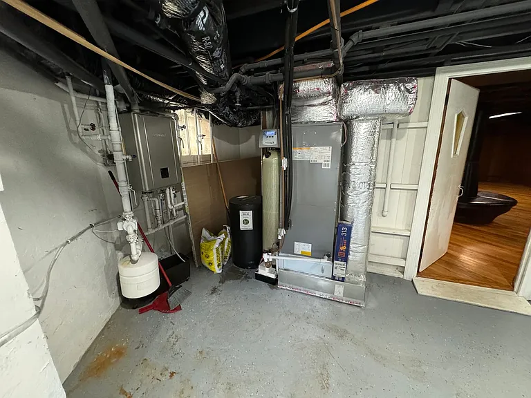 2201 W Gordon St — Photo 79