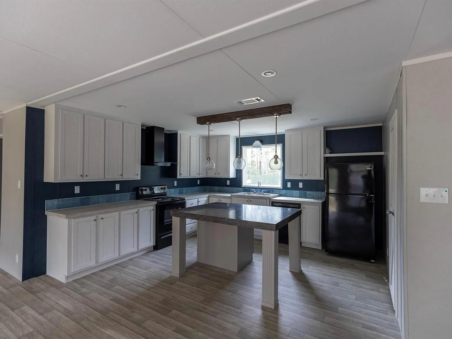 3 bed, 2.0 bath, 1456 sqft, $1,700 — Photo 4